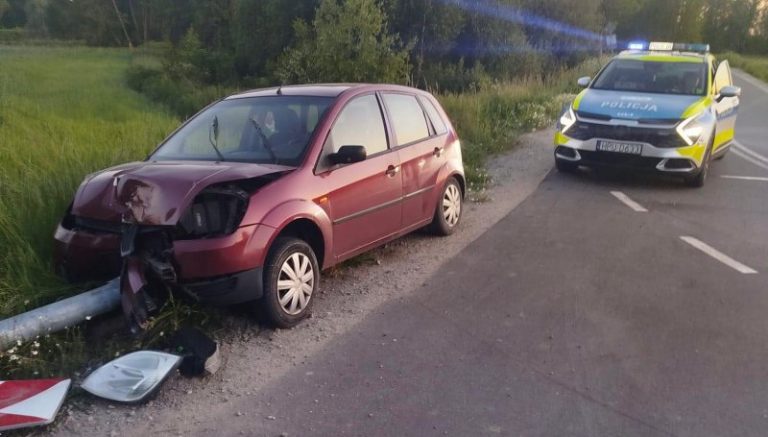 Pijany 20-latek rozbił auto. Uderzył w latarnię
