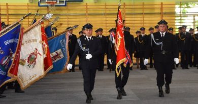 Powiatowy Dzień Strażaka w Dobrej. Były awanse i nowy sztandar