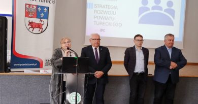 Eksperci, samorządowcy i społecznicy debatowali o przyszłości powiatu