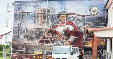 Mural w Wyszynie nabiera barw. W kuźni zapłonął ogień